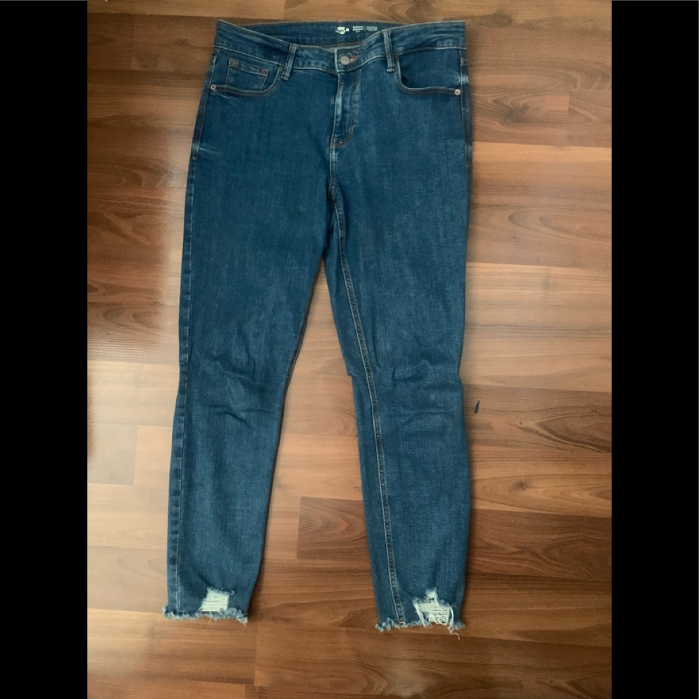 Distressed Old Navy Jeans 👖 Ankle-cut!